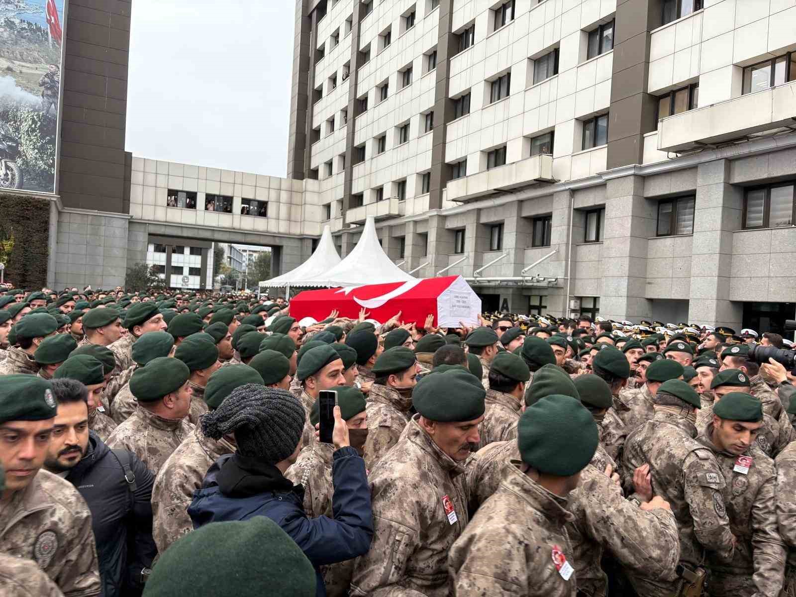 Şehit polis memuru Emre Albayrak için İstanbul İl Emniyet Müdürlüğünde tören düzenlendi
