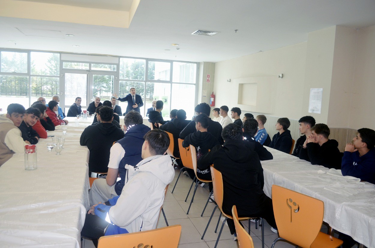 Şampiyon güreşçilere destek sözü
