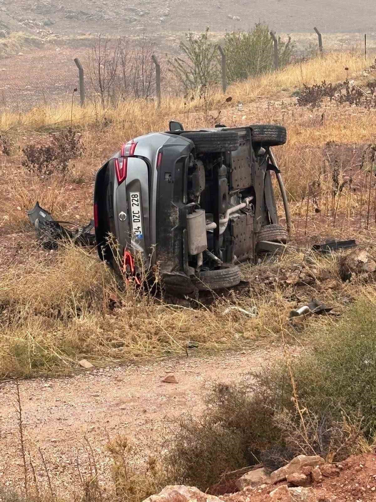 Kurtalan’da devrilen otomobilin sürücüsü yaralandı