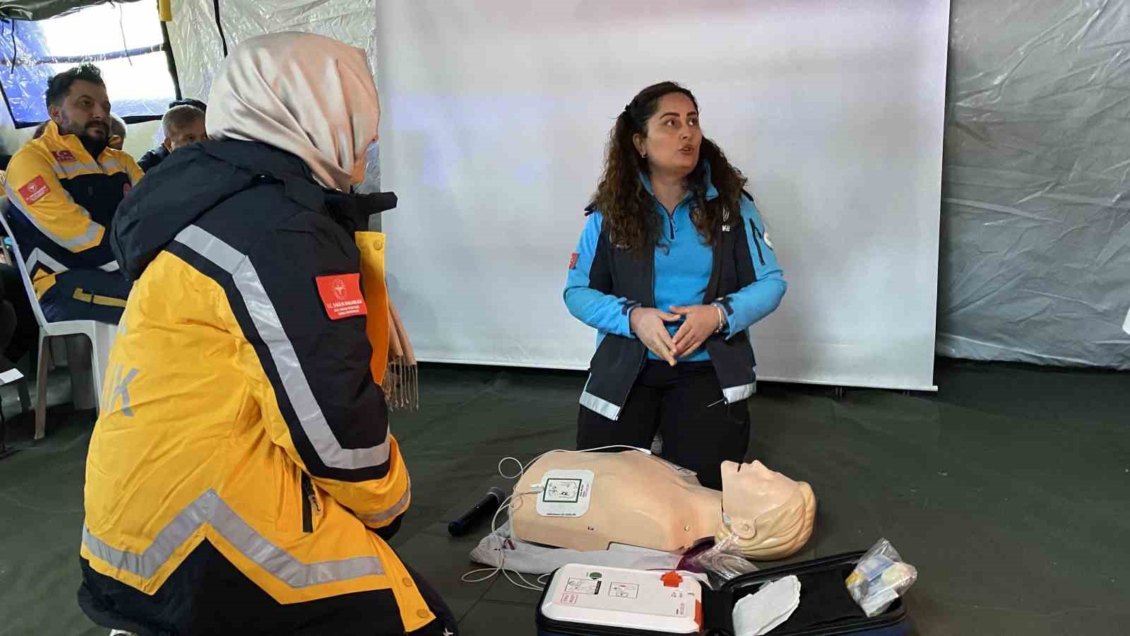 Vali Çalgan: ’Acil sağlık talebinde müdahaleyi kent merkezinde ortalama 5.7 dakikaya kadar indirdik’
