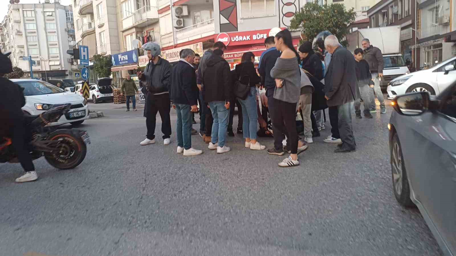 Motosikletle otomobil çarpıştı: 1 yaralı
