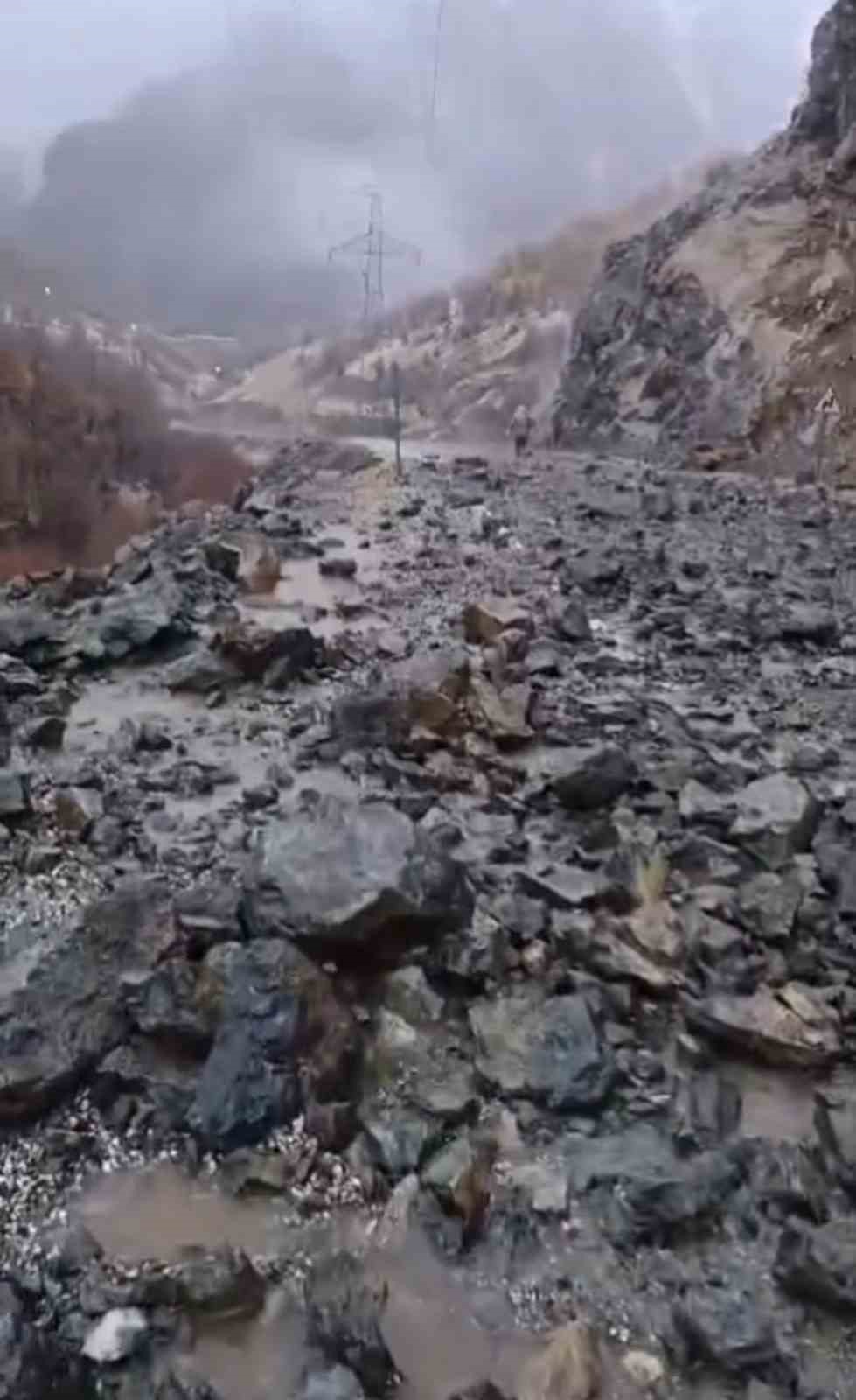 Hakkari’de heyelan
