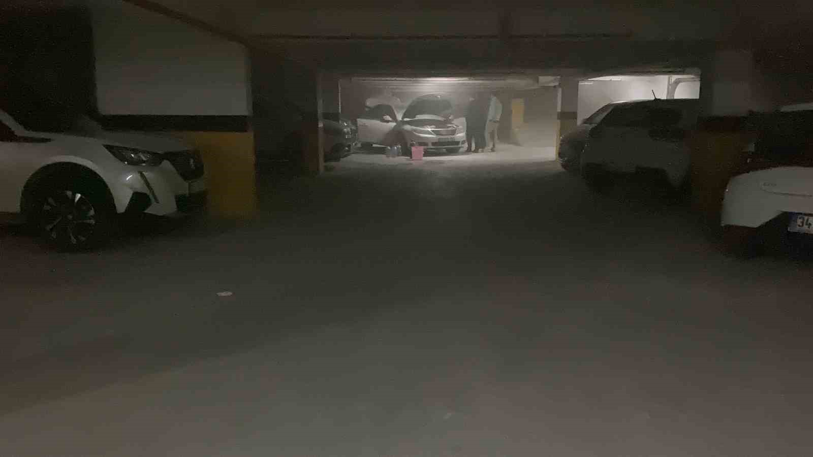 Bursa’da kapalı otoparkta yanan otomobil paniğe neden oldu