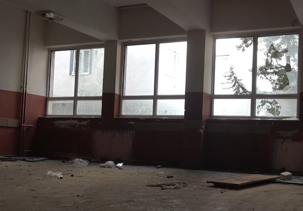 Kahramanmaraş’ta yarım asırlık okul yıkılmayı bekliyor
