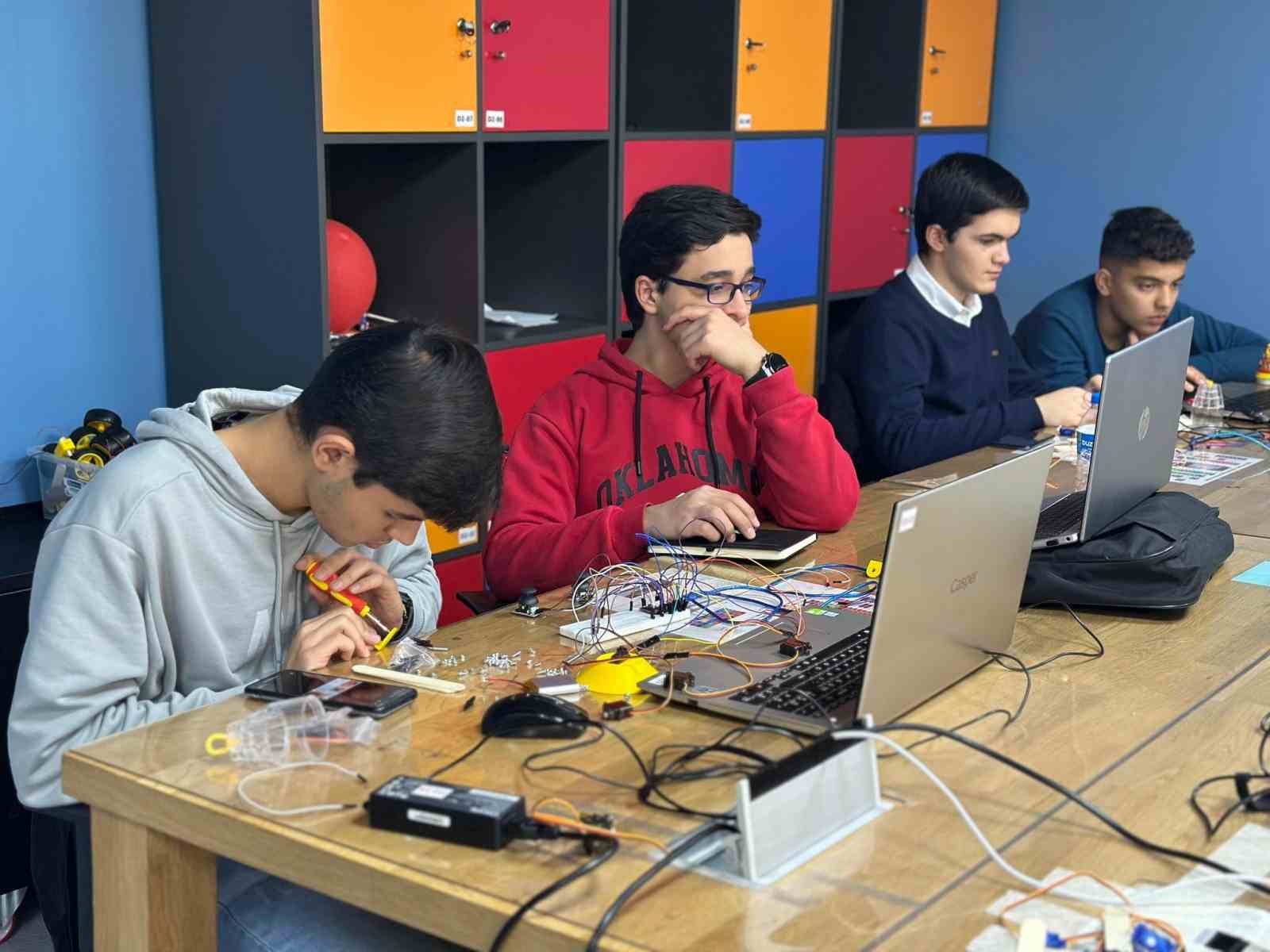 ’Deneyap Teknoloji Atölyesi’nde çalışmalar sürüyor