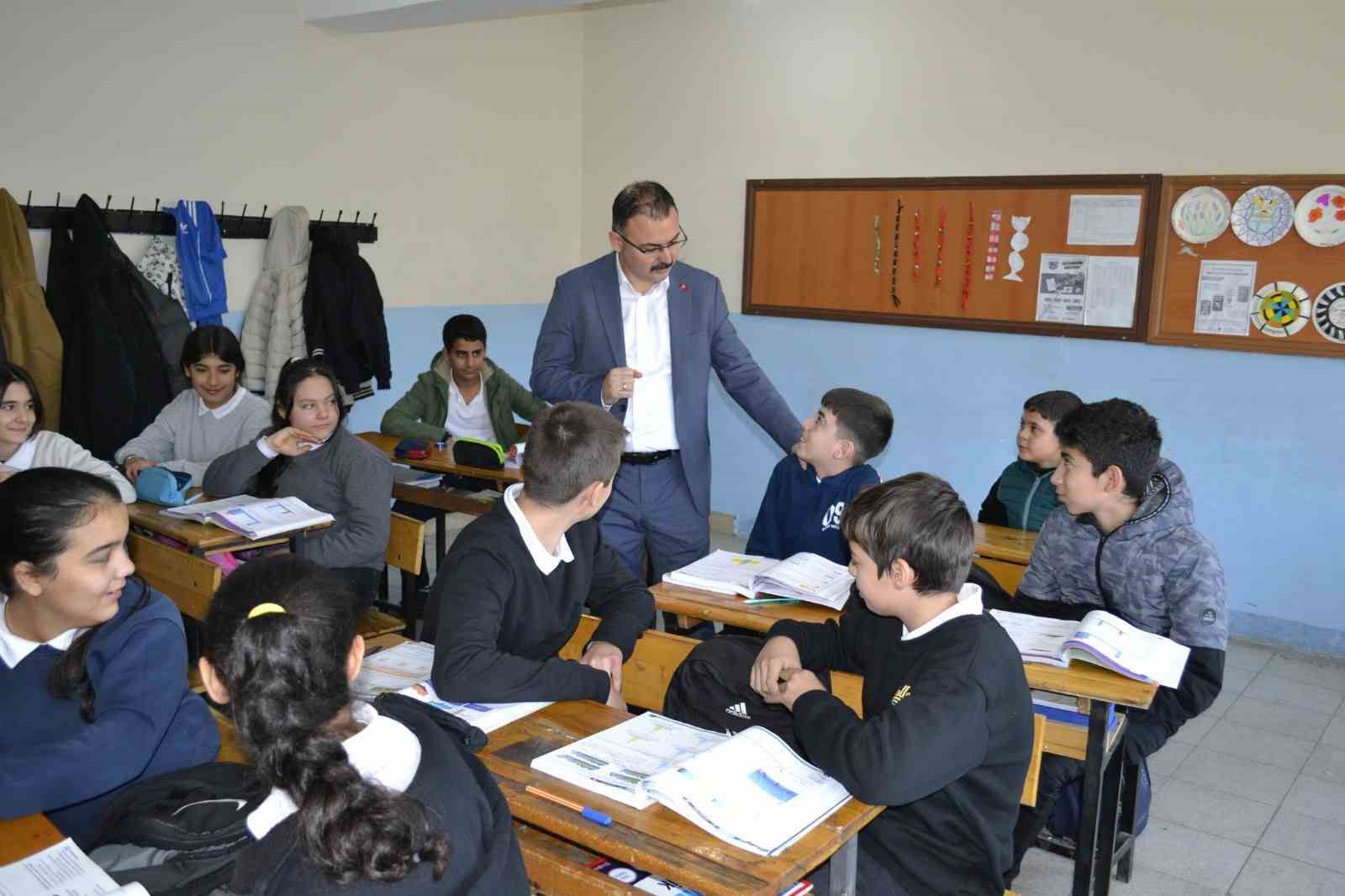 Sultanhisar Kaymakamı Ateş, öğrencilerle bir araya geldi