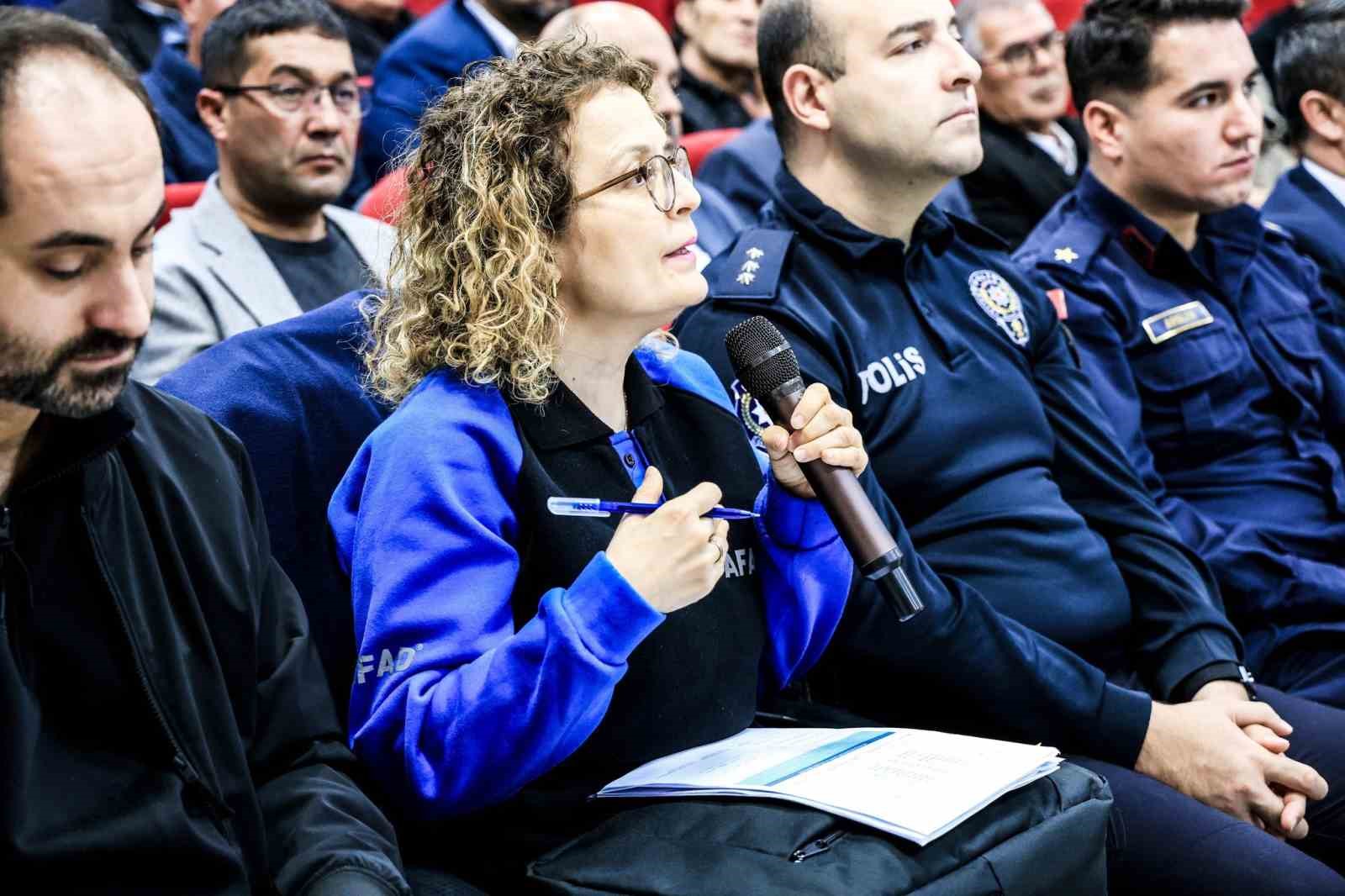 &Ccedil;ameli&rsquo;de afet ile m&uuml;cadele bilgilendirme toplantısı d&uuml;zenlendi
