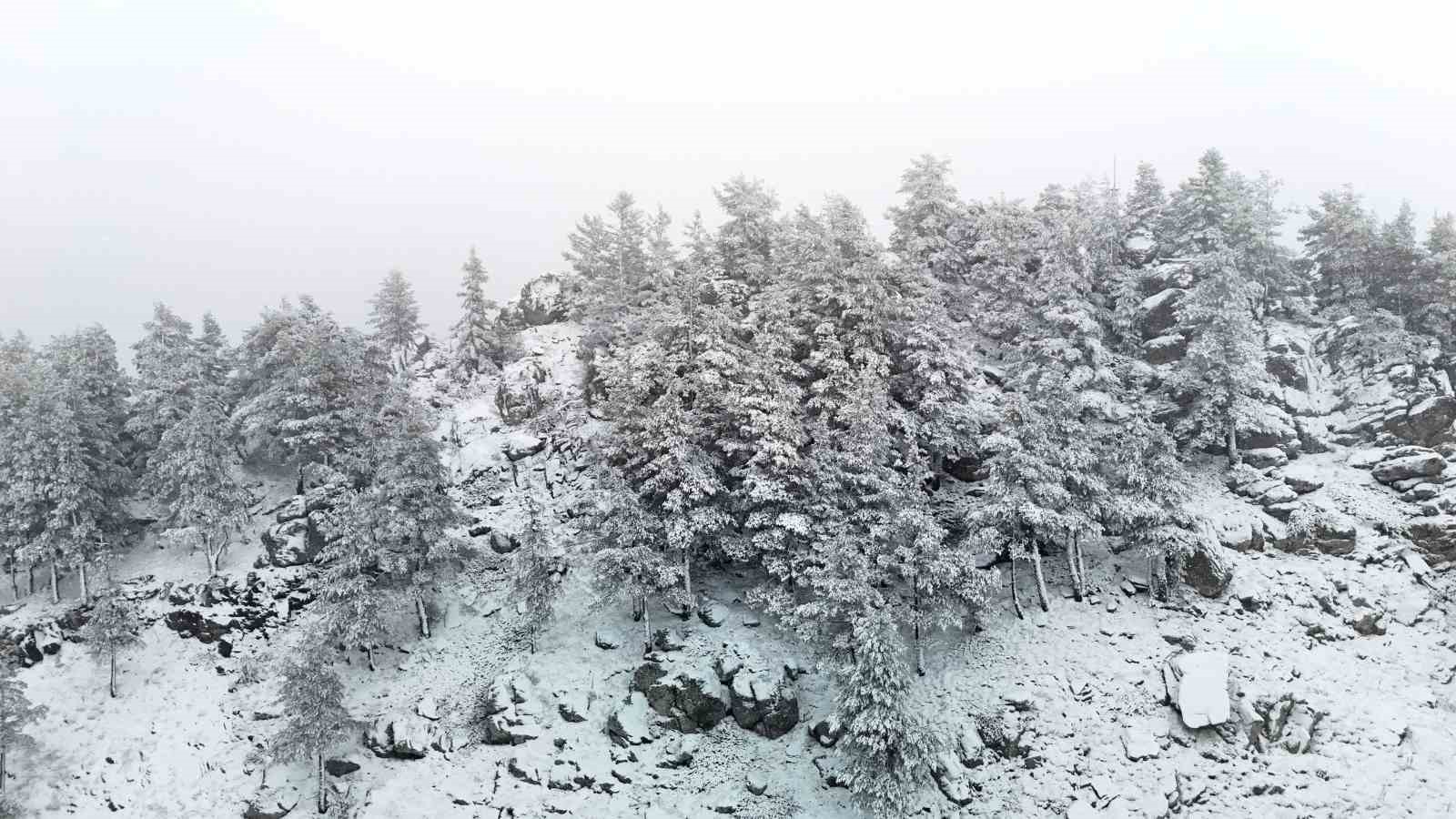 Bolu’nun yükseklerinde kar yağışı etkili oluyor