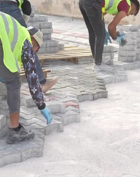 Çivril Belediyesi uzun yıllardır yapılmayan Kızılcasöğüt Mahallesi üst yapı çalışmalarına başladı