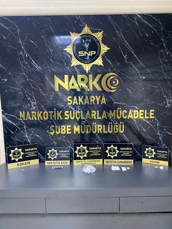 92 kilo bonzai hammaddesi taşıyan 2 şüpheli gözaltına alındı