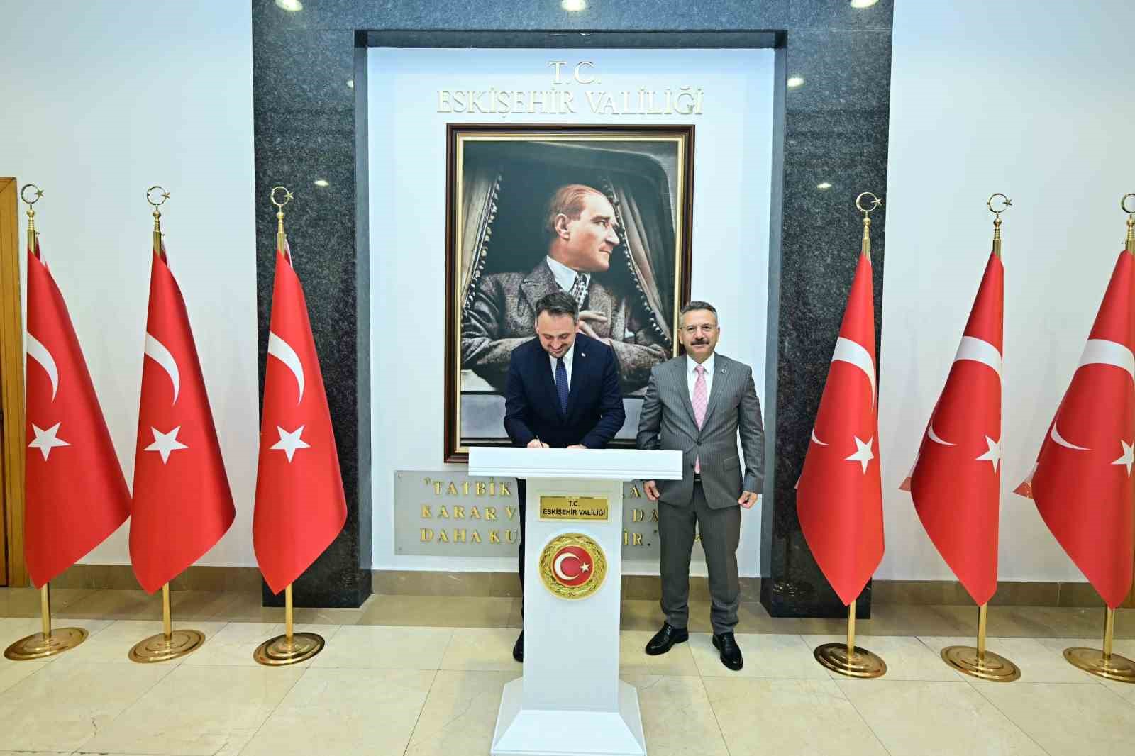 Gen&ccedil;lik ve Spor Bakan Yardımcısı Eminoğlu&rsquo;dan Eskişehir Valisi Aksoy&rsquo;a ziyaret
