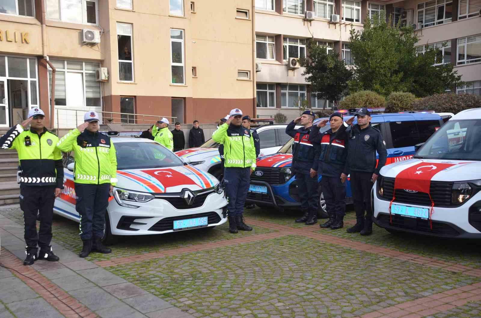 Sinop&rsquo;ta emniyet ve jandarmaya 19 yeni ara&ccedil; tahsis edildi
