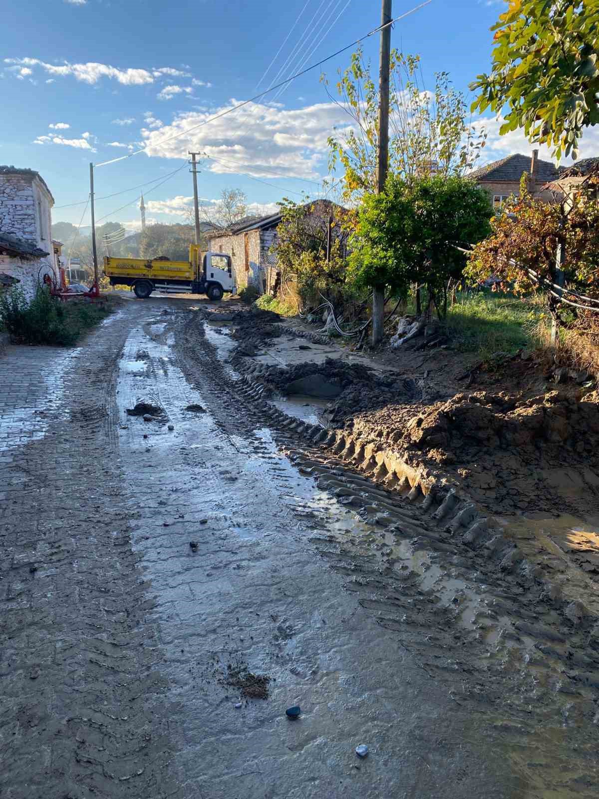 Bozdoğan Belediyesi&rsquo;nden yağmur sonrası m&uuml;dahale
