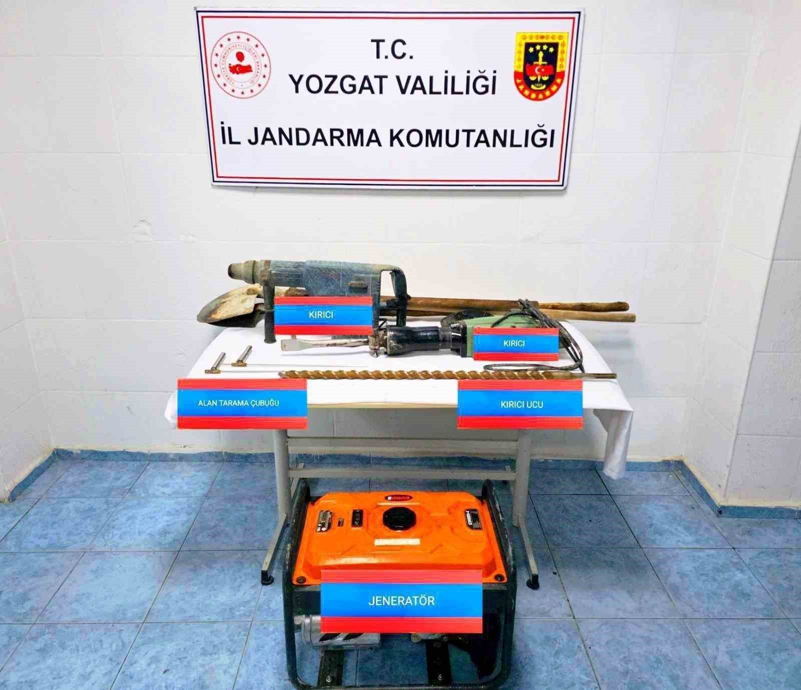 Kaçak kazı yapan 5 kişi suçüstü yakalandı