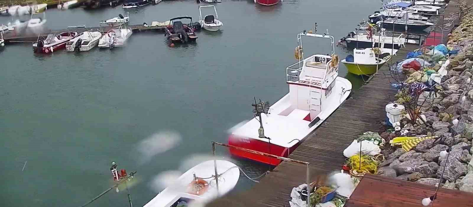 Kocaeli&rsquo;de fırtına etkili oluyor: Sahillerde dalgalar y&uuml;kseldi, zirvede yağmur ve sis hakim
