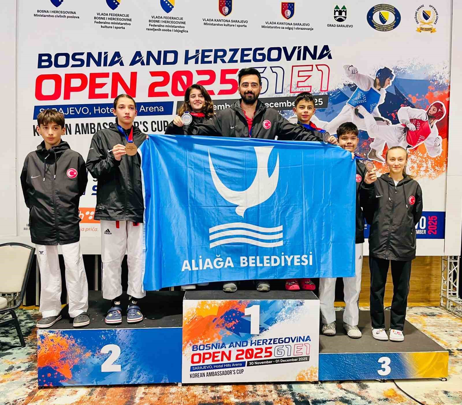 Aliağalı taekwondocular Saraybosna&rsquo;dan madalyalarla d&ouml;nd&uuml;
