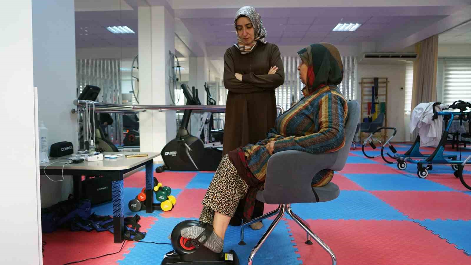 Aktif yaşam merkezinde yaş almışlara özel ilgi