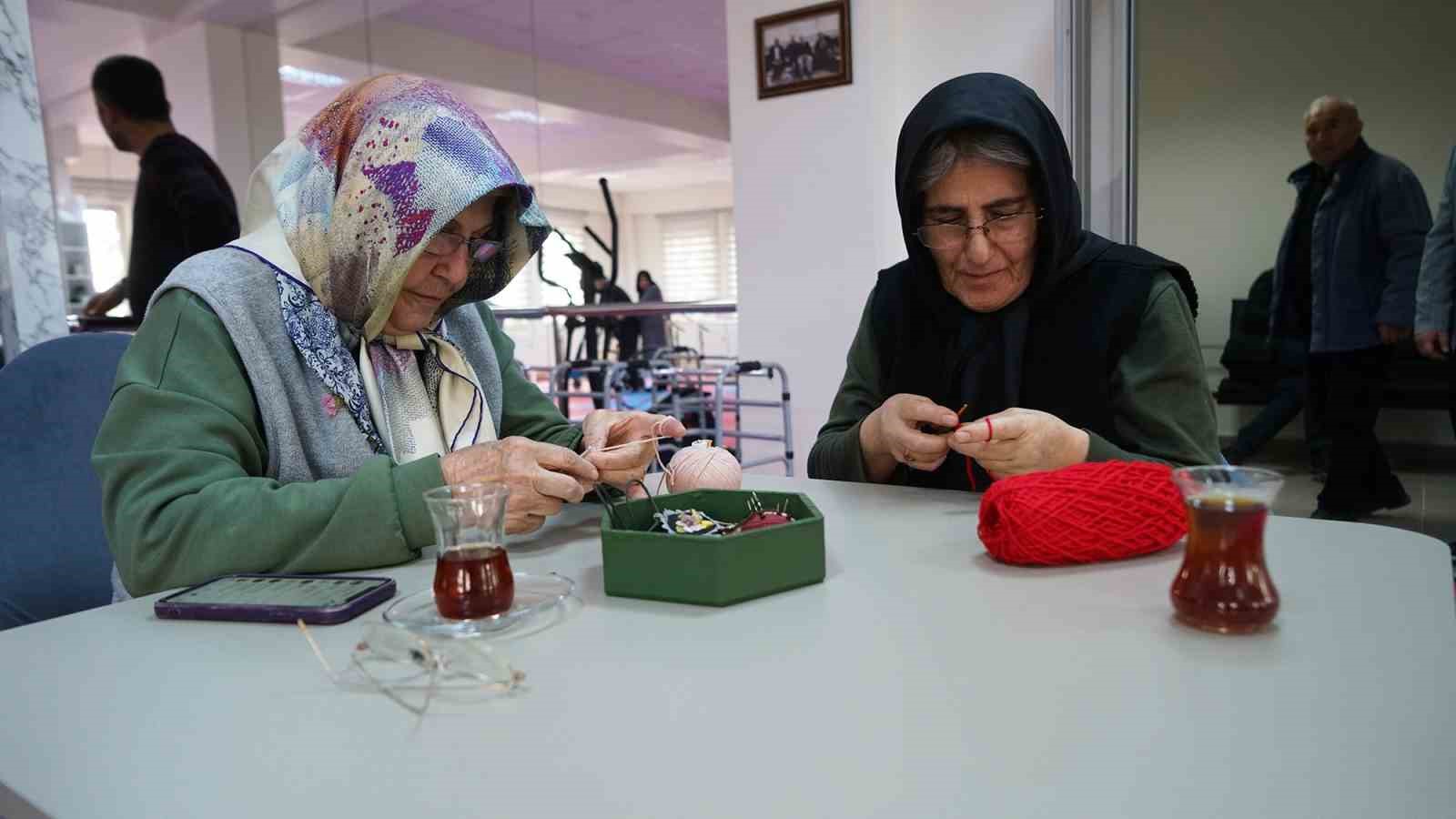 Aktif yaşam merkezinde yaş almışlara özel ilgi