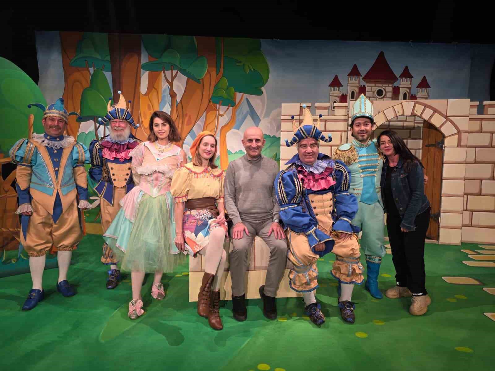 "Her Çocuğa Bir Tiyatro, Her Kalbe Kitap Sevgisi"