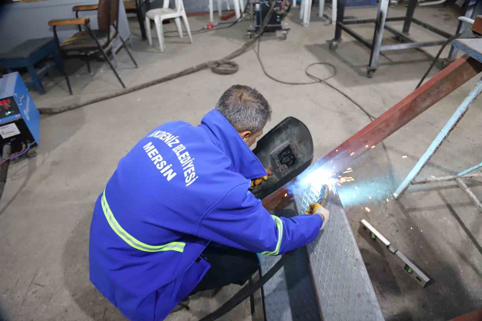 Akdeniz Belediyesi, &uuml;reterek kaynaklarını verimli kullanıyor
