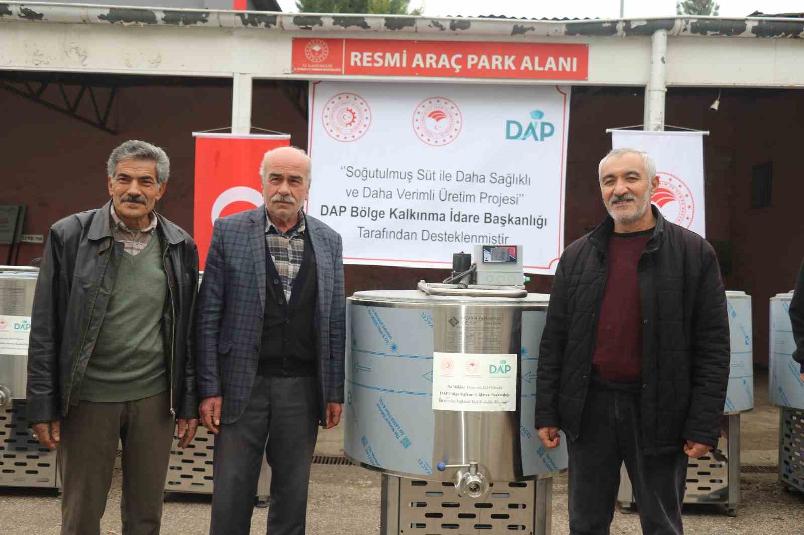 Elazığ&rsquo;da &uuml;reticilere s&uuml;t soğutma tankı dağıtıldı
