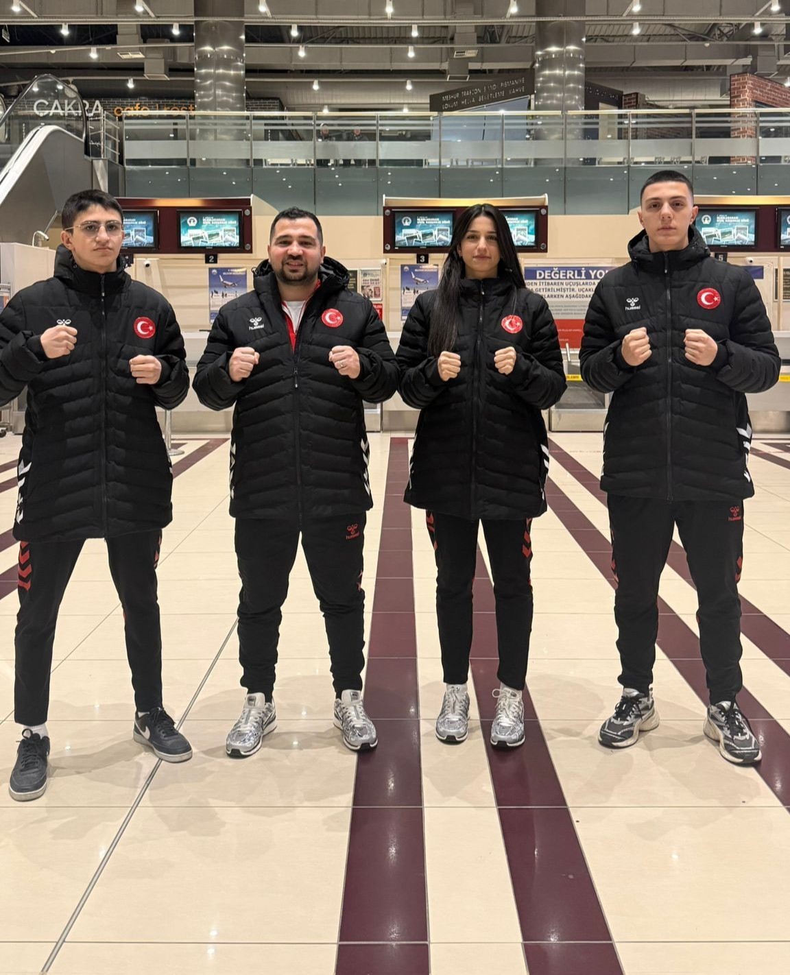 T&uuml;rk boks&ouml;rler şampiyonluk i&ccedil;in Avrupa yolunda
