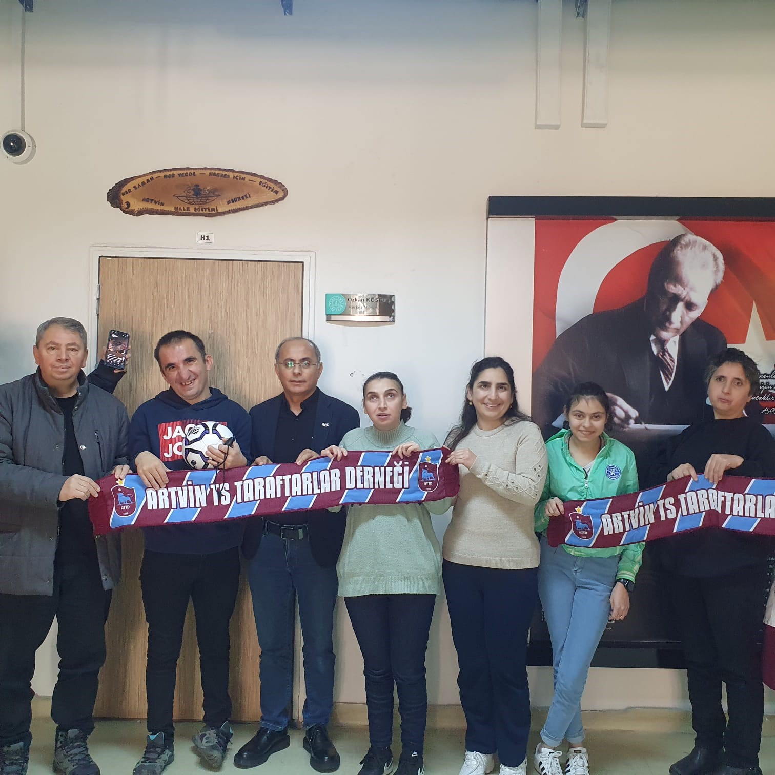 Artvin Trabzonspor Taraftarlar Derneğinden &ouml;zel gereksinimli bireylere anlamlı ziyaret
