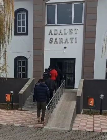 Sivas&rsquo;ta &ccedil;aldıkları Kangal k&ouml;pekleriyle Kayseri&rsquo;de yakalandılar
