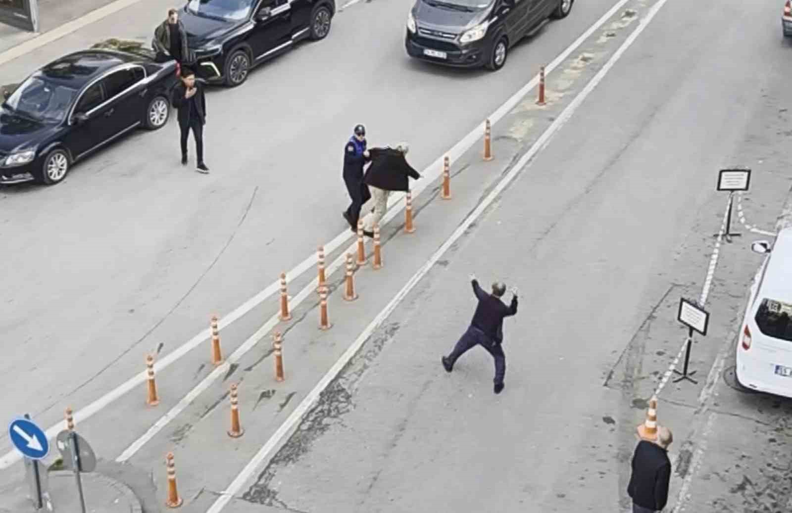 Samsun’da iki yaşlı adamın kavgasını araya girenler önledi
