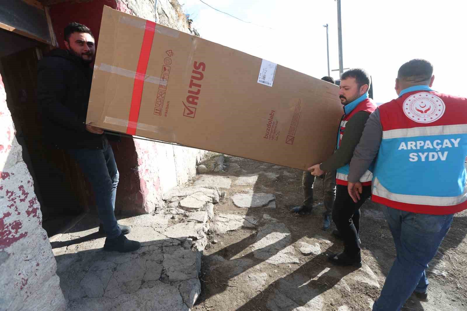 Arpa&ccedil;ay Kaymakamlığı&rsquo;ndan yeni evlenenlere beyaz eşya desteği
