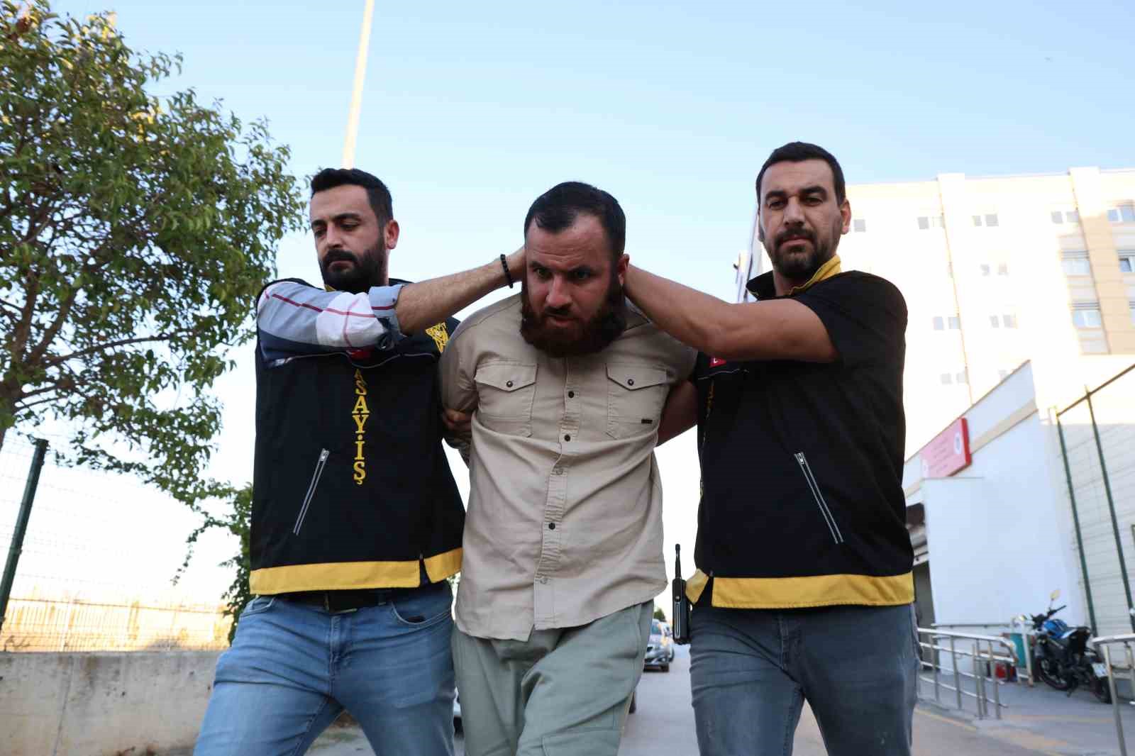 Ailesini katleden sanık cinayetleri kabul etmedi
