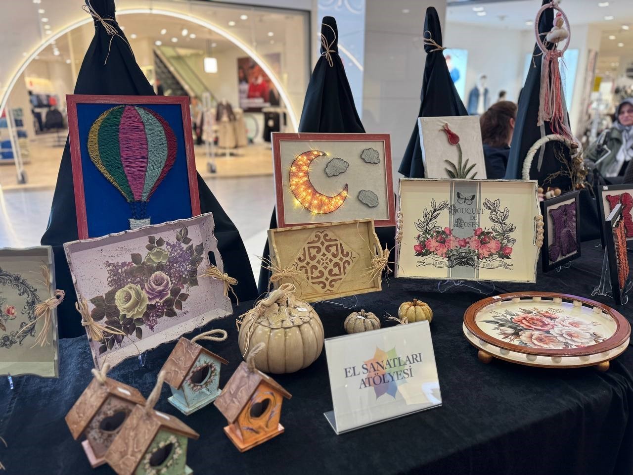 Bu eserlerin hepsi özel gereksinimli bireylerin ellerinden çıktı