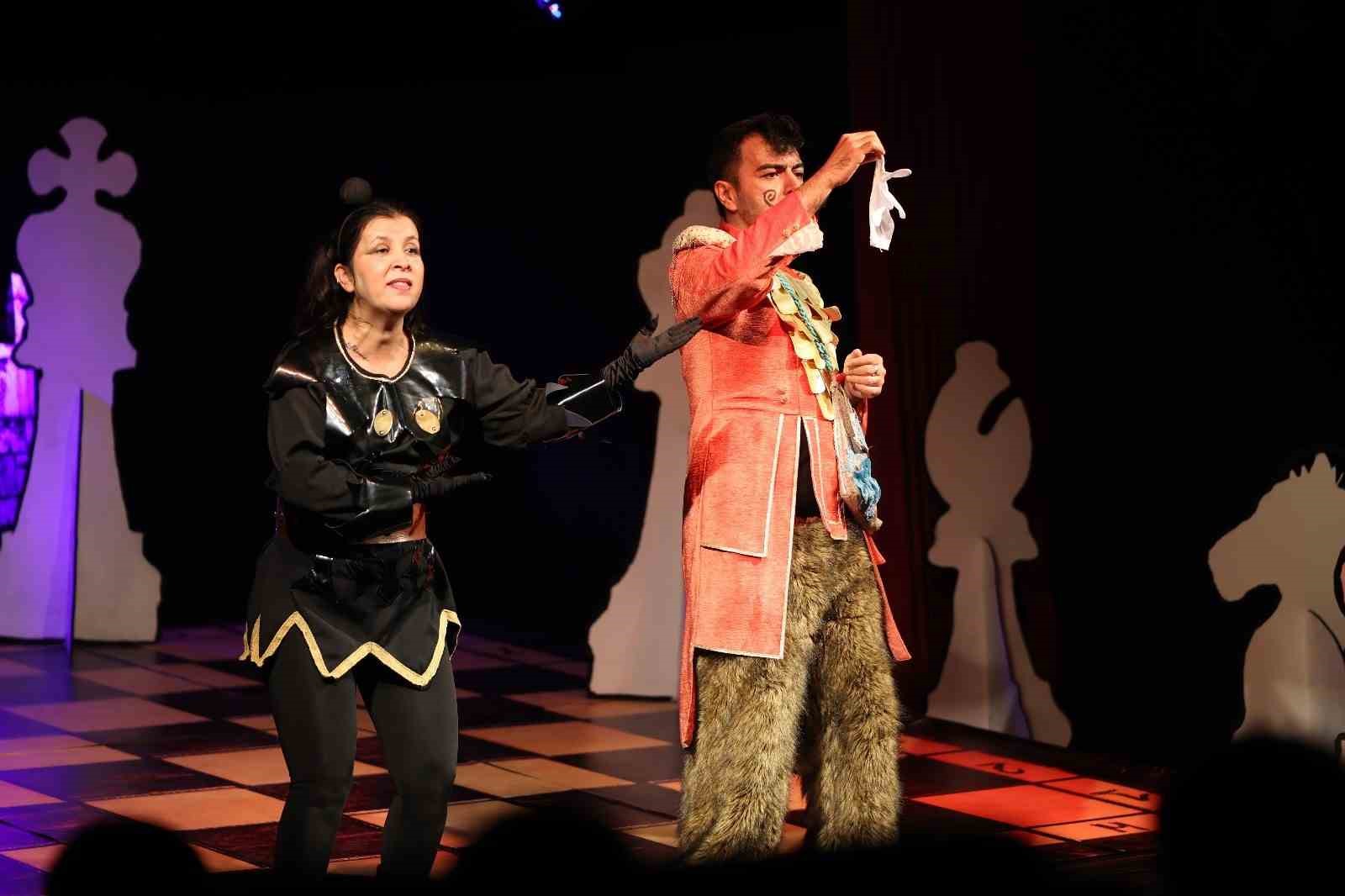 Merkezefendi Kent Tiyatrosu &ccedil;ocuklarla buluşuyor
