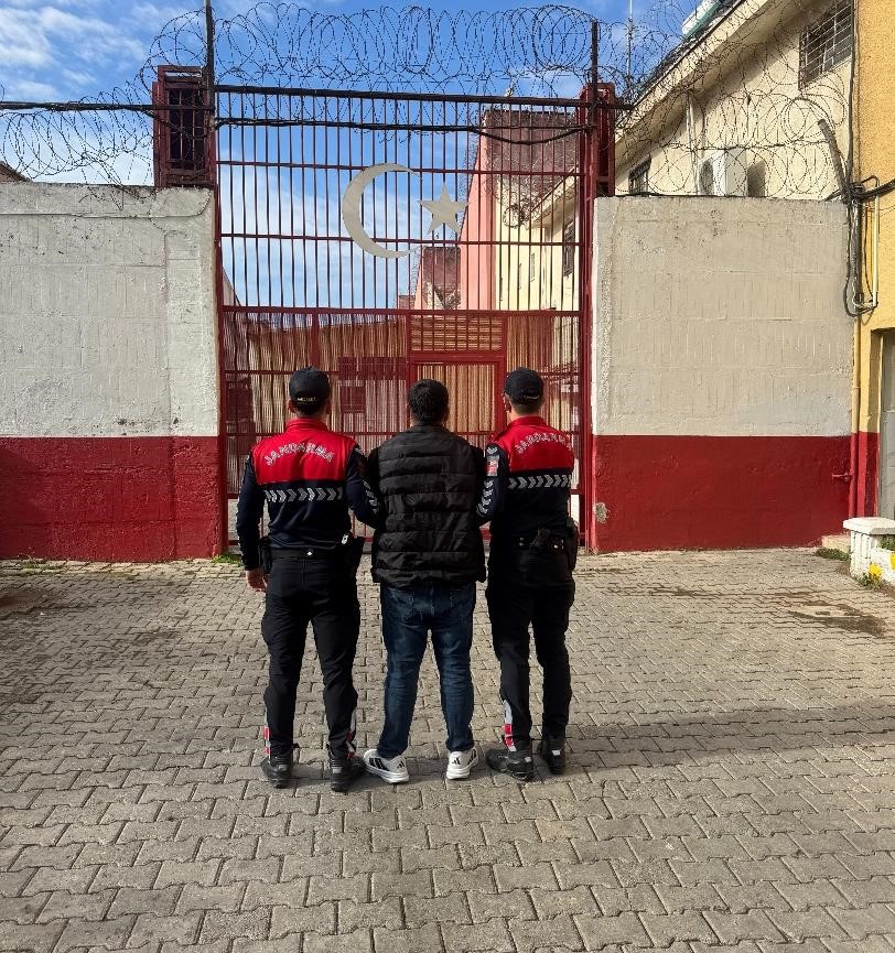 Aydın&rsquo;da 2 aranan şahıs operasyonla yakalandı
