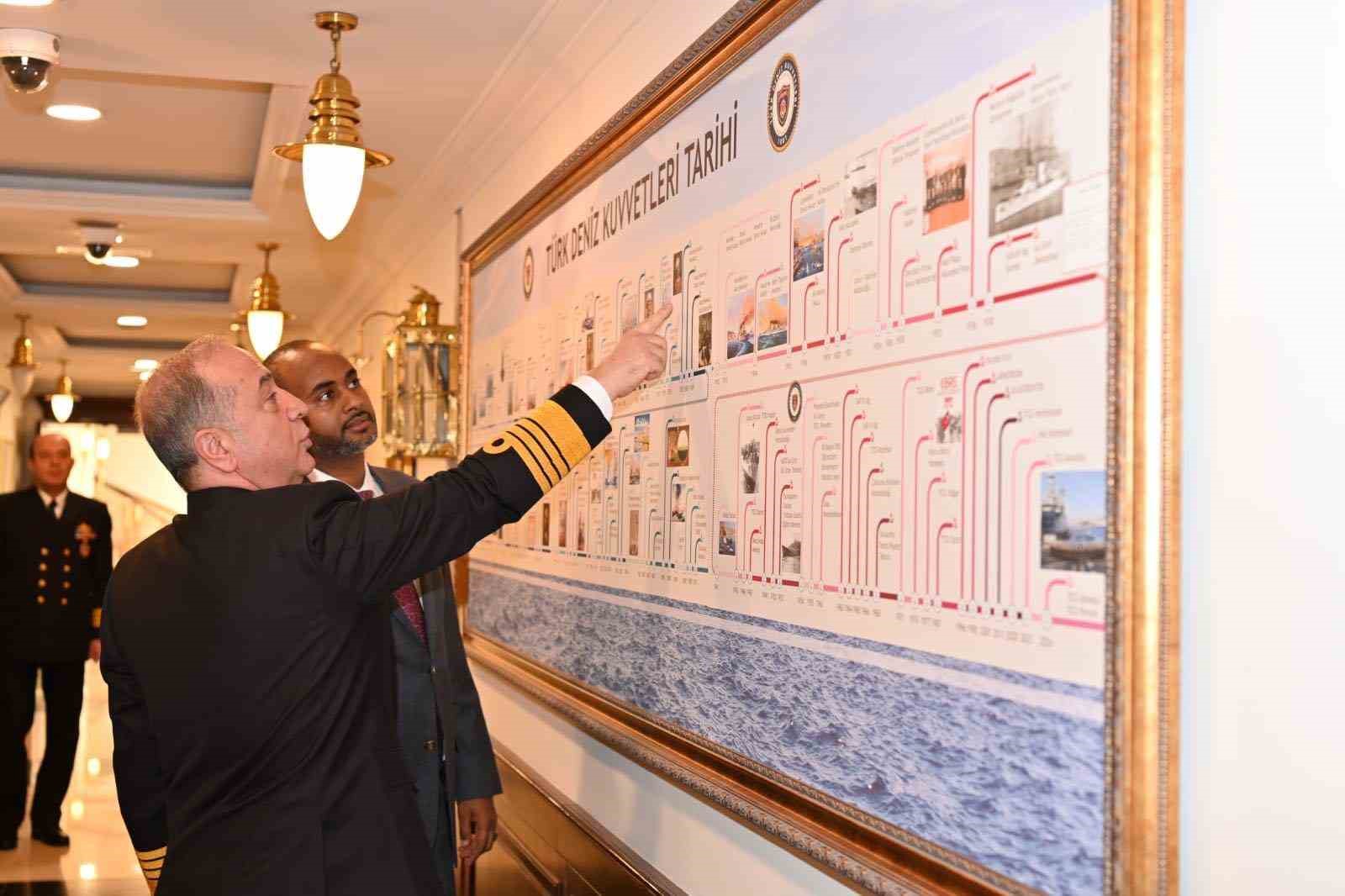 Somali Limanlar ve Deniz Ulaştırma Bakanı Nur, Deniz Kuvvetleri Komutanı Tatlıoğlu’nu ziyaret etti