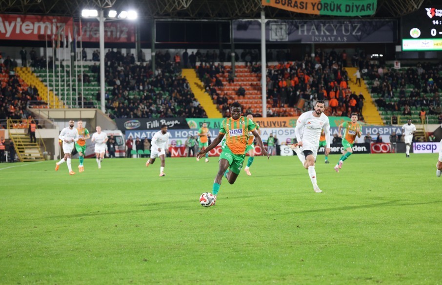 Trendyol S&uuml;per Lig: Alanyaspor: 0 - Antalyaspor: 0 (İlk yarı)
