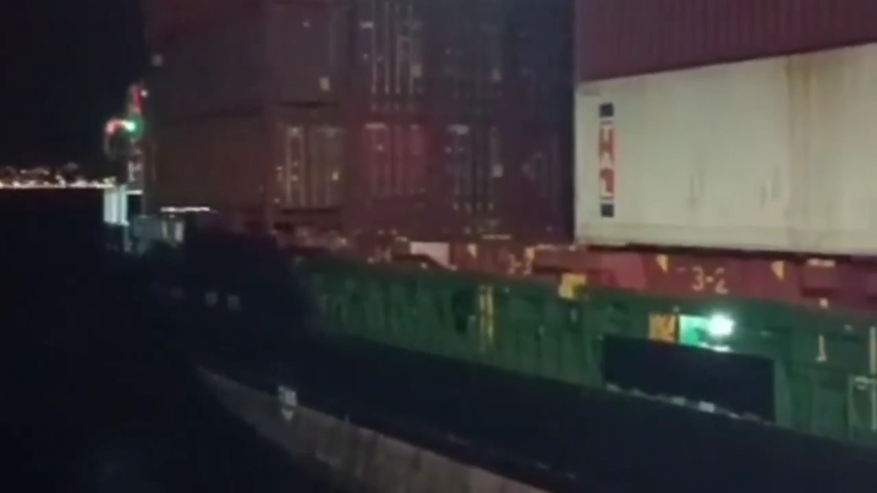 Çanakkale Boğazı’ndan geçen konteyner gemisi makine arızası nedeniyle demirletildi