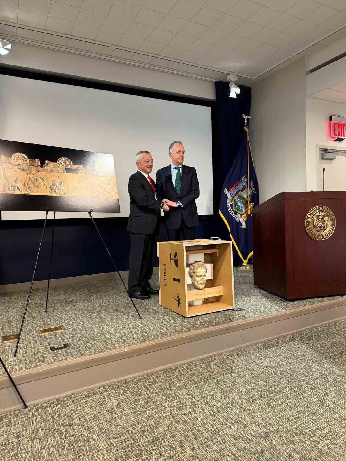 Boubon’un Kayıp İmparatoru, Mermer Demosthenes Başı ve düver pişmiş toprak levhaları Türkiye’ye dönüyor