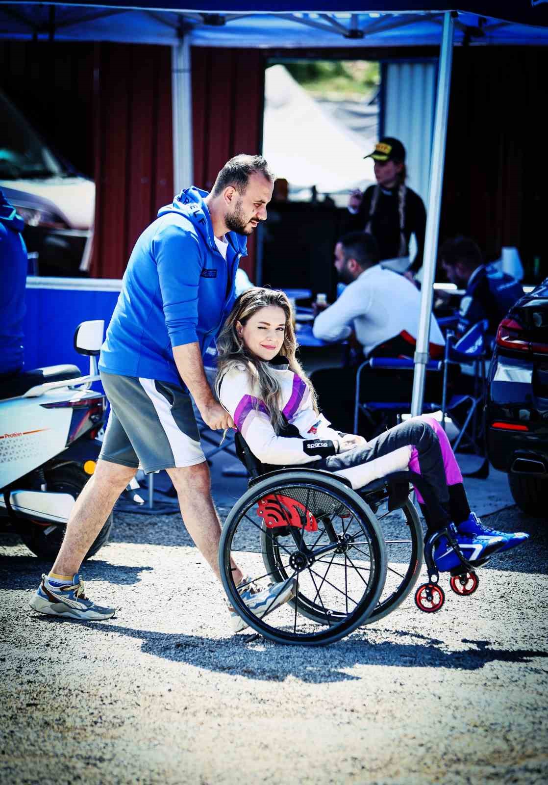 Geçen sene taklalar attığı yarışı, bu sene zirvede bitirdi