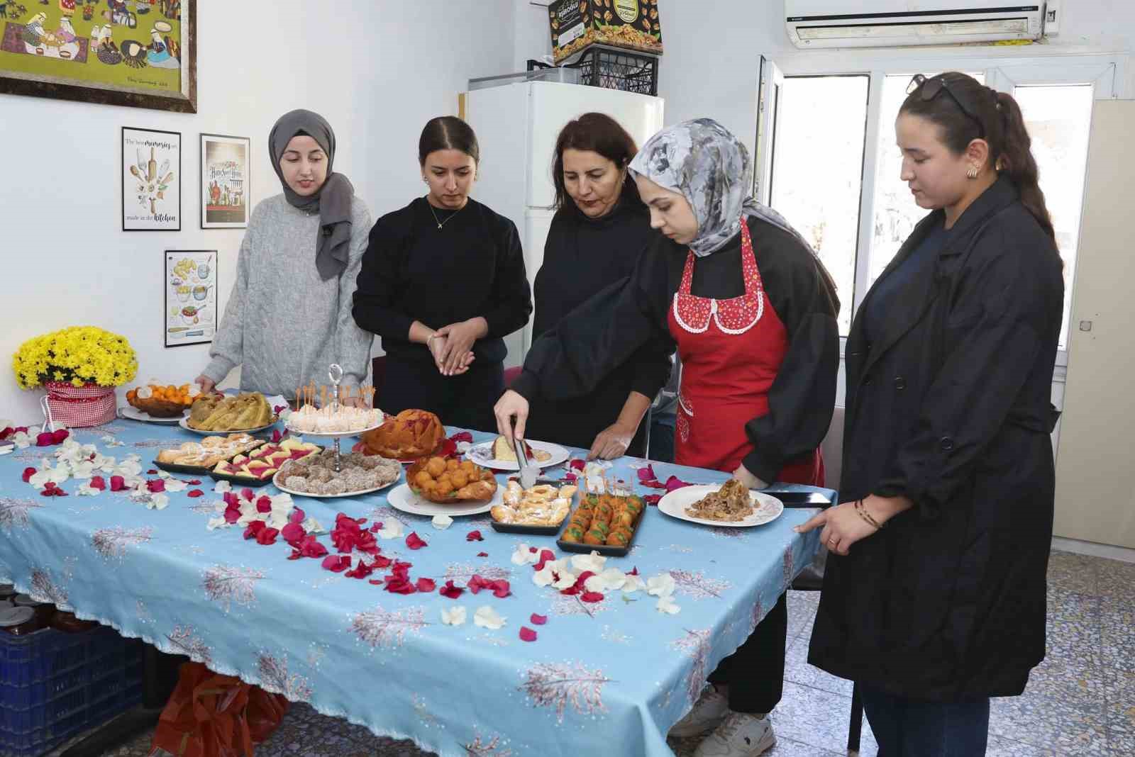 Kadnlar el emei ve gnl birliiyle retiyor
