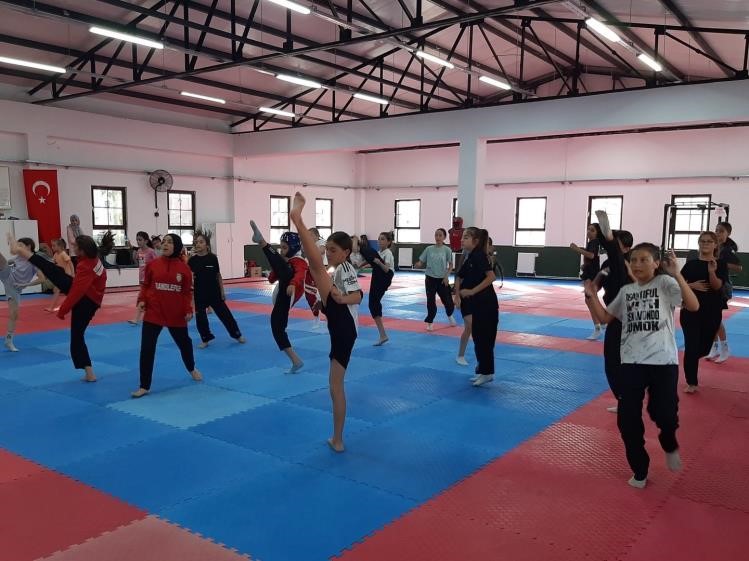 Bilecik’te taekwondo antrenmanları aralıksız sürüyor