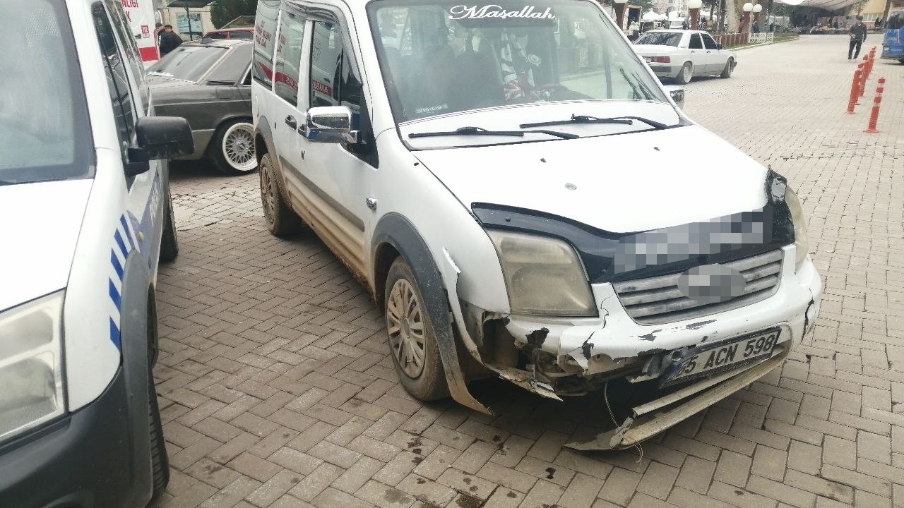 Isparta’da motosikletle otomobil çarpıştı: 1 yaralı