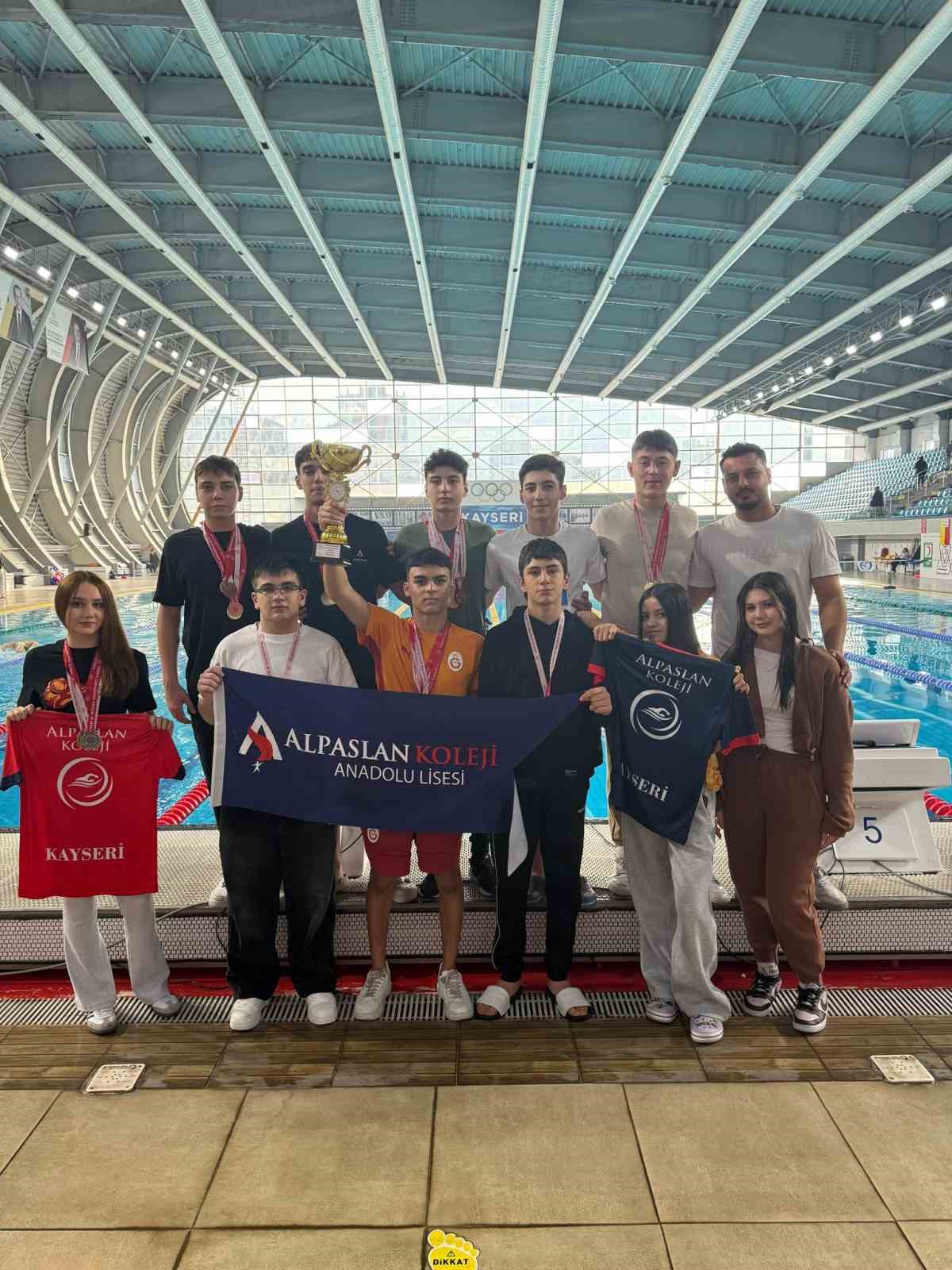 Okullar Arası Yüzme Gençler İl Birinciliği tamamlandı