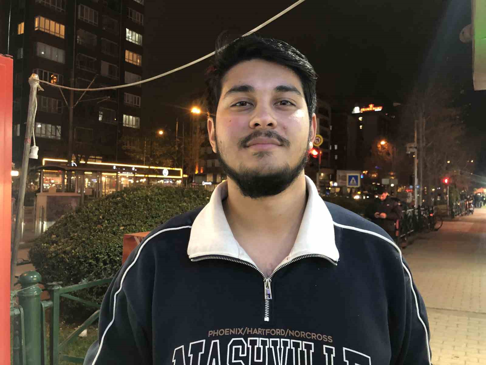 ESKART sorularından bunalan market sahibi, işyerine astığı notla gündem oldu