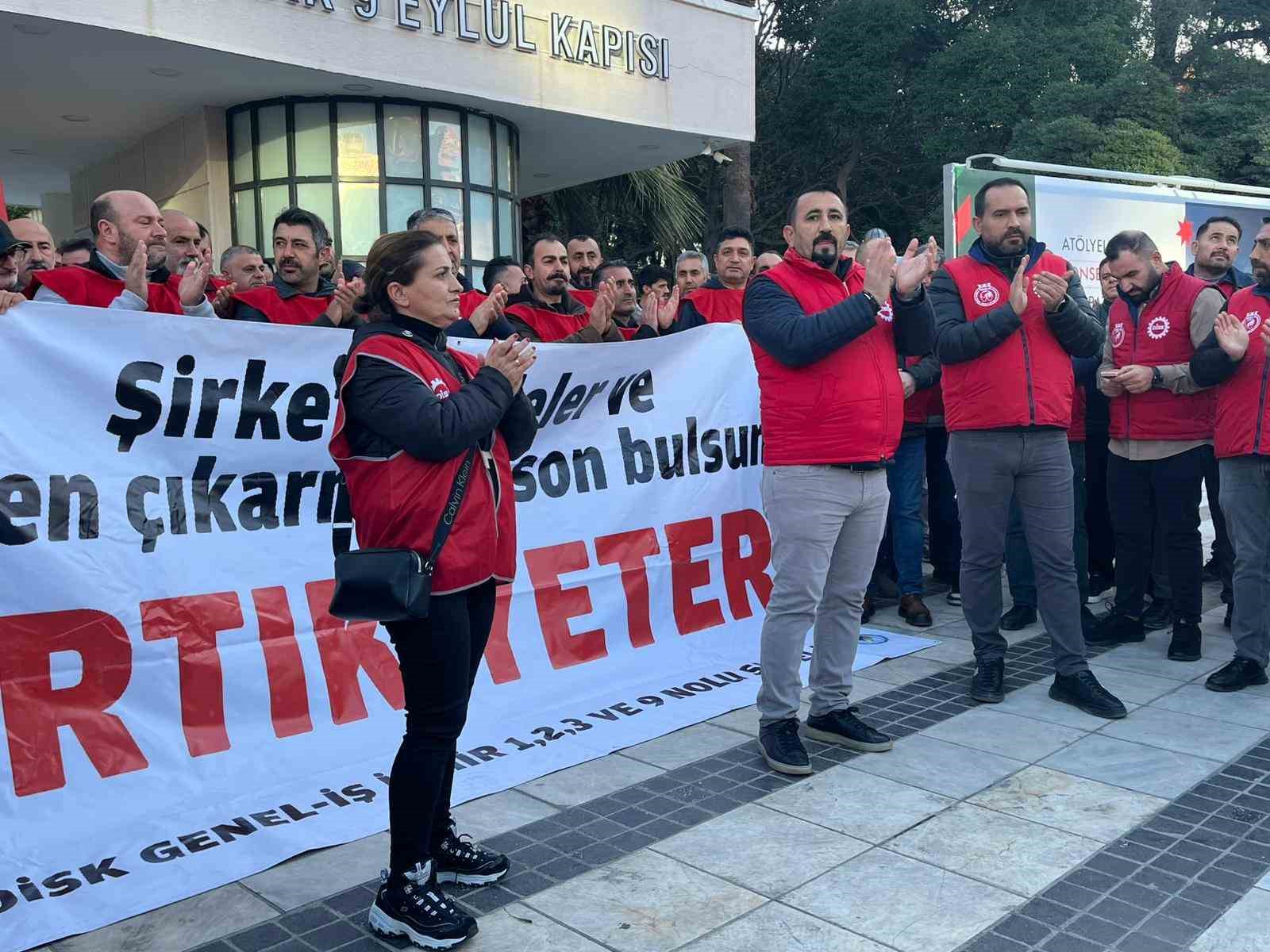 İzmir Büyükşehir işçileri: "Arkadaşlarımız işe dönünceye dek mücadele sürecek"