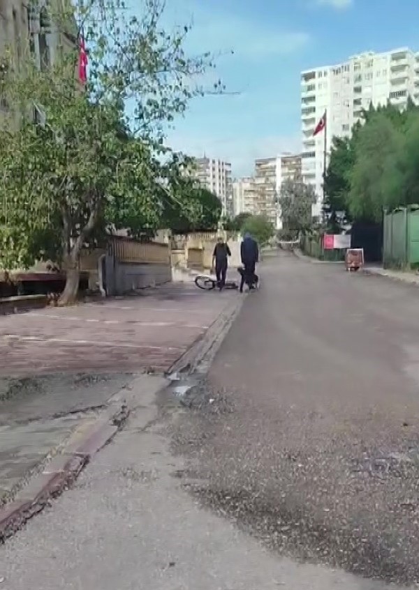 Adana’da bisikletli çocuğu darbeden şahıslar gözaltına alındı