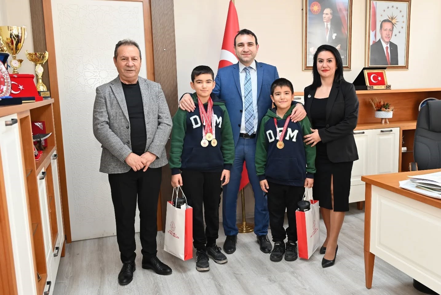 Paralimpik Yüzme Yarışı’nda il birincisi oldular