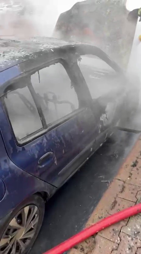 Sivas’ta yanan araç, alev topuna döndü