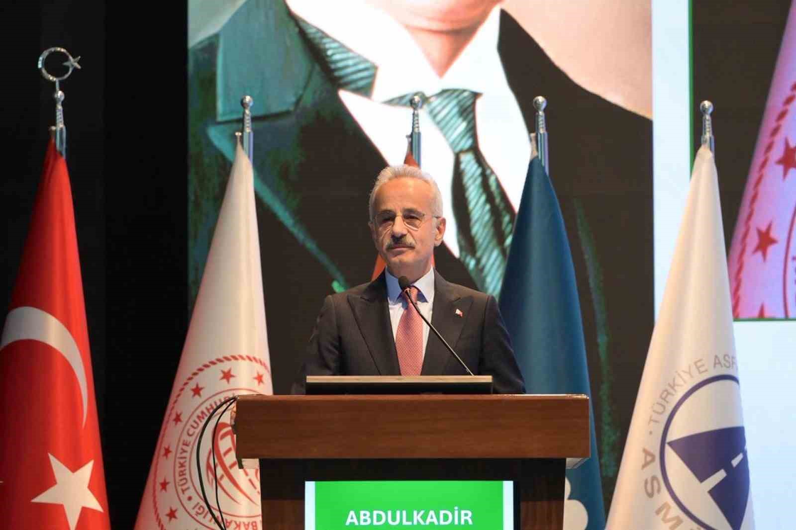 Bakan Uraloğlu: "Otoyol artış hızında Avrupa’da 1’inci sıradayız"