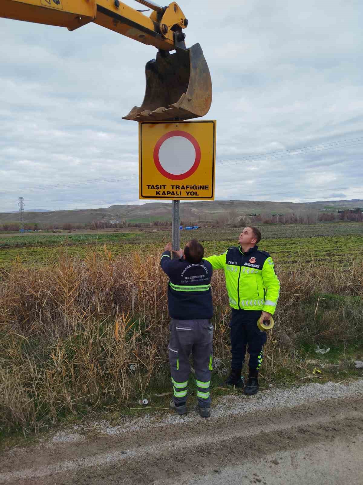 Beypazarı-Adaören yolu heyelan nedeniyle trafiğe kapatıldı